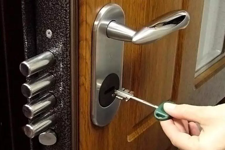 замки в металлическую дверь