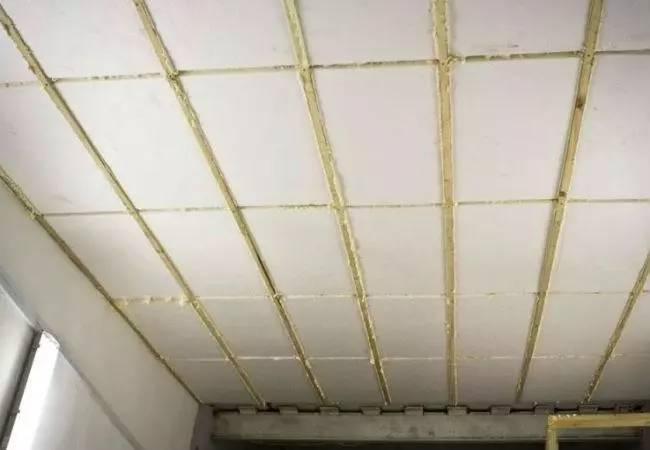 утеплить потолок пенопластом