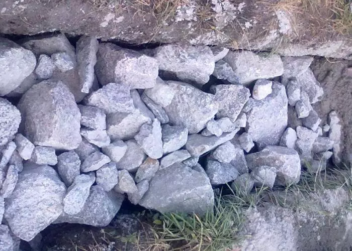 Укладка камня в бутовый фундамент