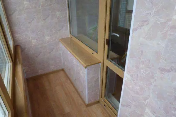 Балкон пластиковыми панелями