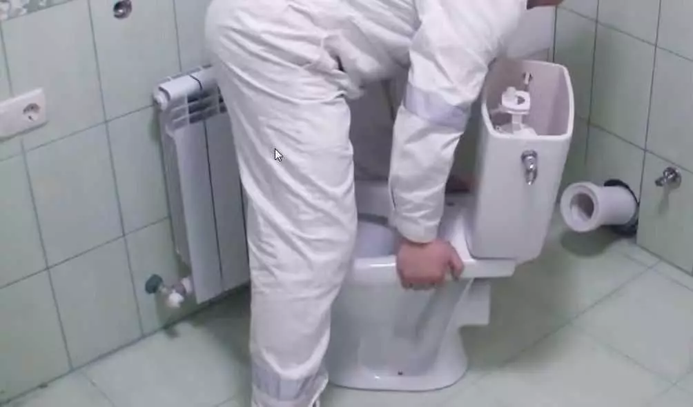 Установка унитаза