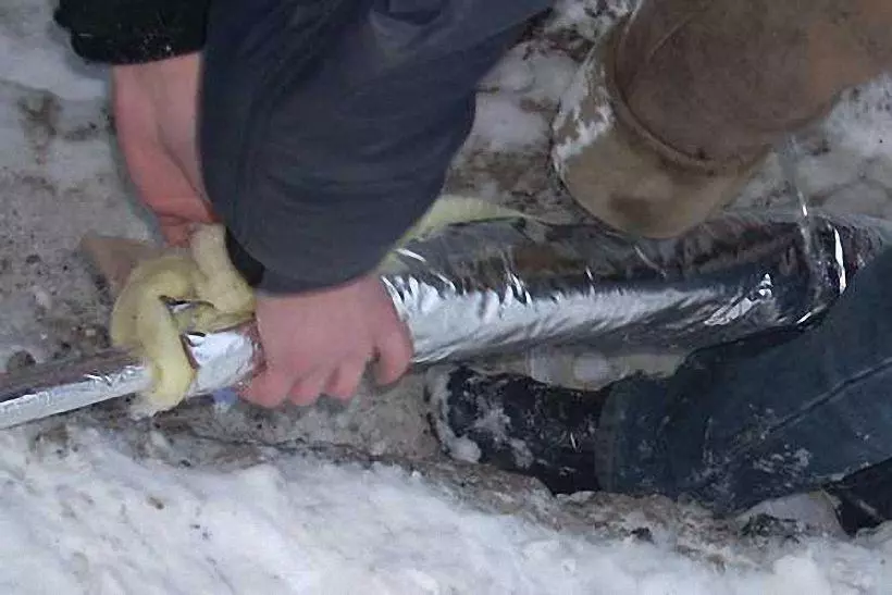 Утепление труб водопровода своими руками